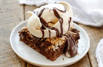 Straightforward Scorching Fudge Sauce – Barefeet within the Kitchen