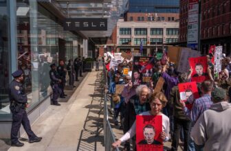 Crowds Flip Out Throughout the U.S. for ‘Tesla Takedown’ Protests