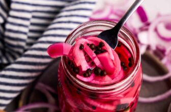 Easy methods to Make Pickled Purple Onions