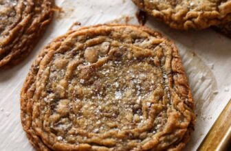 Big Crinkled Chocolate Chip Cookies
